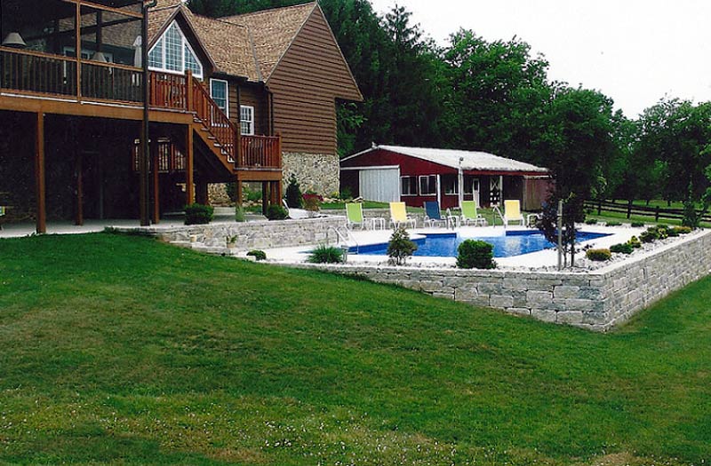 photo of a pool-side retaining wall