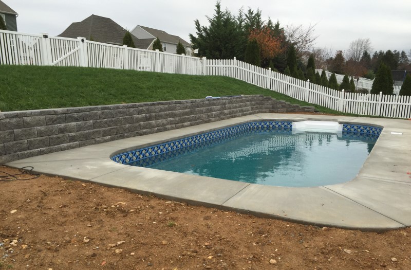 photo of a pool-side retaining wall